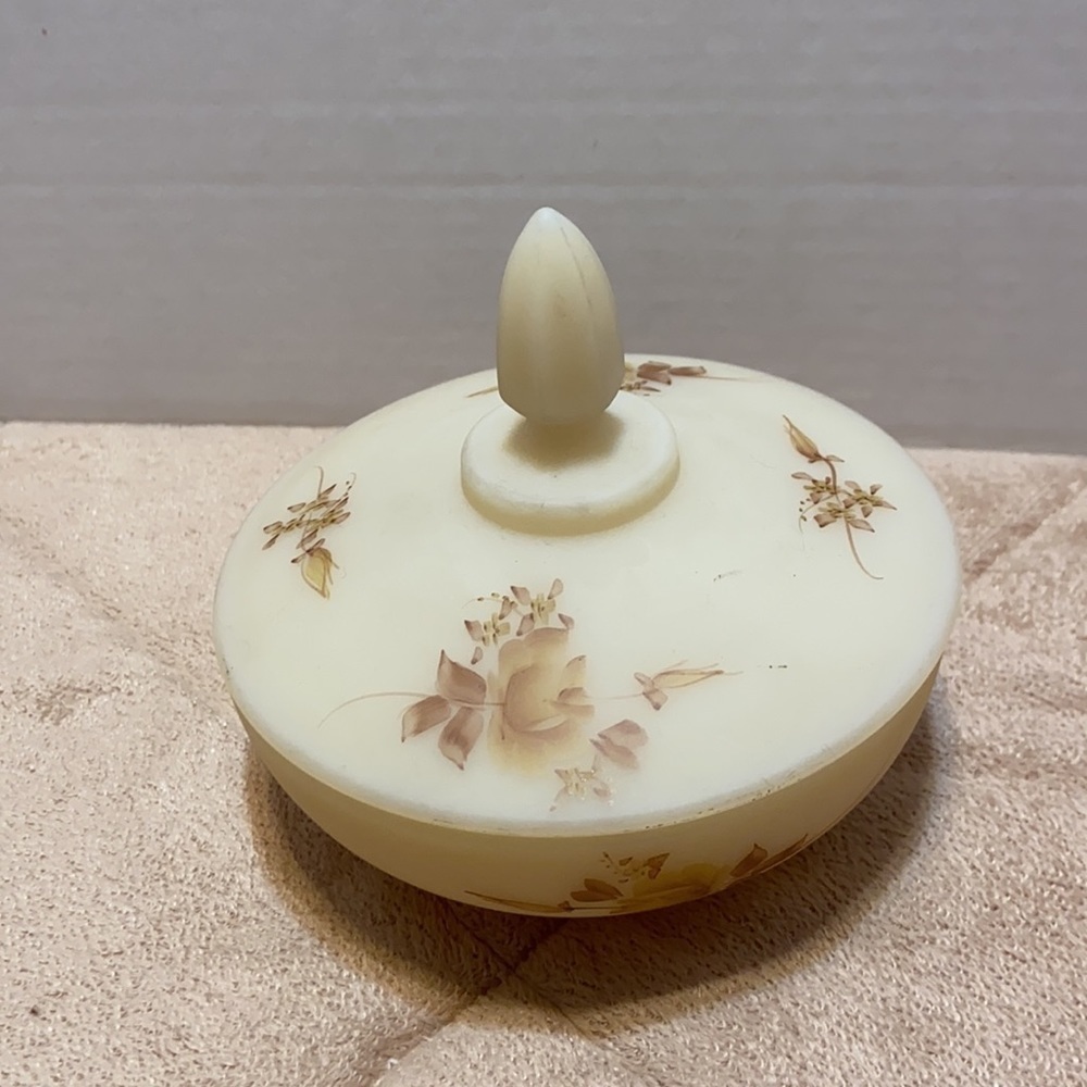 Fenton covered compote candy hand painted and signed custard glass dish - Picture 4 of 11